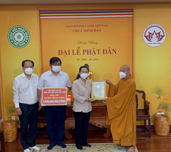 Giáo hội Phật giáo Việt Nam tặng TPHCM 6 máy thở đa năng ảnh 2