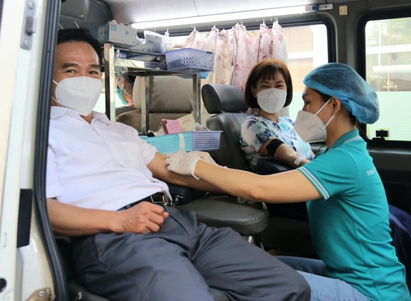Cán bộ, công nhân viên Công ty Fosco tham gia hiến máu cứu người