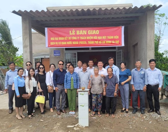 Bàn giao nhà diện chính sách hỗ trợ hộ nghèo tỉnh Tiền Giang và Sóc Trăng ảnh 1