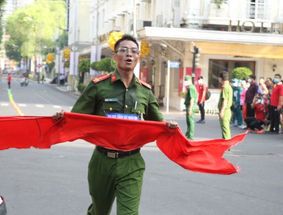 Nhộn nhịp giải Việt dã truyền thống chào mừng Ngày thống nhất đất nước  ảnh 3