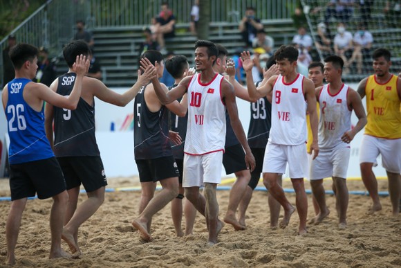 Chờ tin thắng trận của bóng ném bãi biển Việt Nam ảnh 1