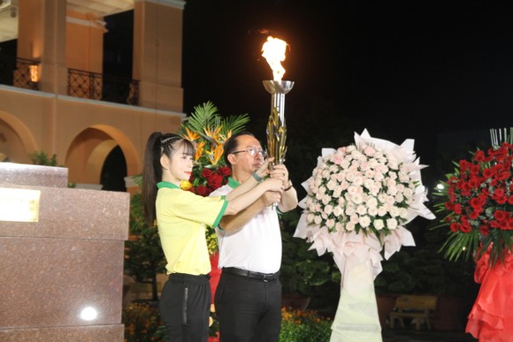 Sở VHTT TPHCM đã tổ chức nghi thức nhận lửa và truyền lửa Đại hội TDTT TPHCM lần thứ 9. Ảnh: NGUYỄN ANH
