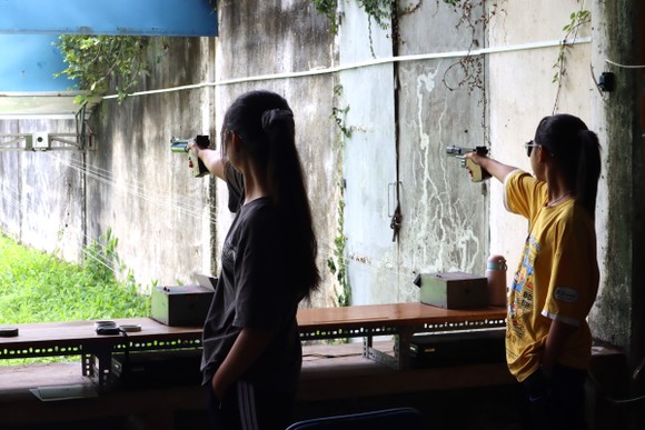Gian nan nghề VĐV bắn súng ảnh 1