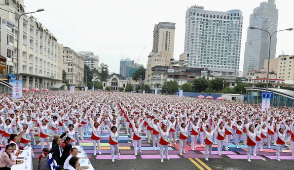 Xác lập 2 kỷ lục Việt Nam tại Hội thao đồng diễn thể dục dưỡng sinh, yoga ảnh 1