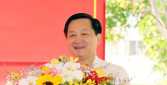 Phó Thủ tướng Lê Minh Khái thăm, tặng quà doanh nghiệp và người lao động tại Bình Phước ảnh 1
