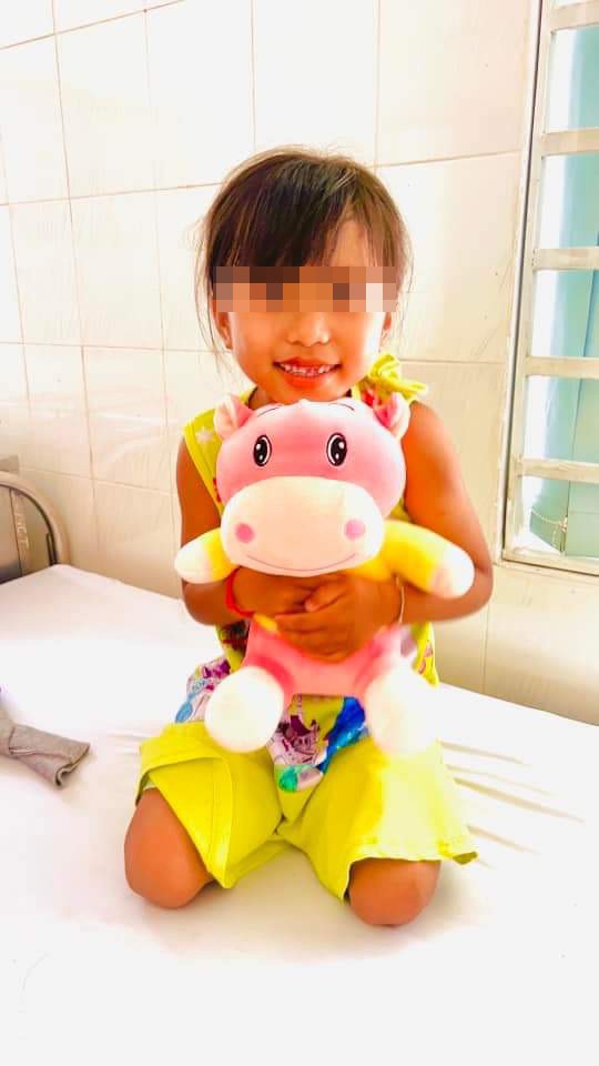 Vụ bé gái 7 tuổi bị bạo hành ở Bình Phước: Cha ruột ở Nghệ An nhận con về nuôi ảnh 3