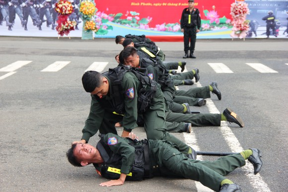 Bình Phước: Thành lập Trung đoàn Cảnh sát cơ động dự bị chiến đấu ảnh 6