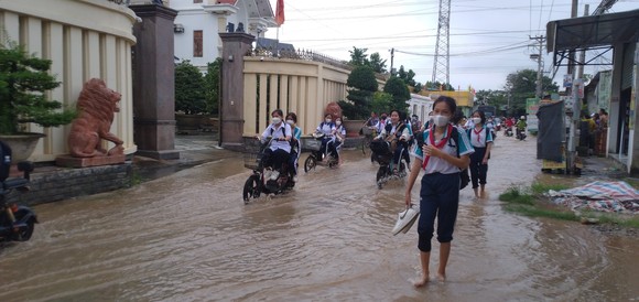 Đồng Nai: Mưa lớn gây ngập nặng tại TP Biên Hòa ảnh 4