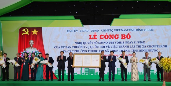 Chủ tịch Quốc hội Vương Đình Huệ dự lễ công bố thành lập thị xã Chơn Thành, tỉnh Bình Phước ảnh 1