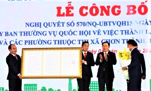 Chủ tịch Quốc hội Vương Đình Huệ dự lễ công bố thành lập thị xã Chơn Thành, tỉnh Bình Phước