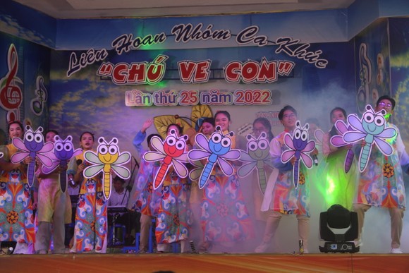 Trường THPT Nguyễn Hữu Huân đoạt quán quân liên hoan nhóm ca khúc 'chú ve con' 2022 ảnh 3