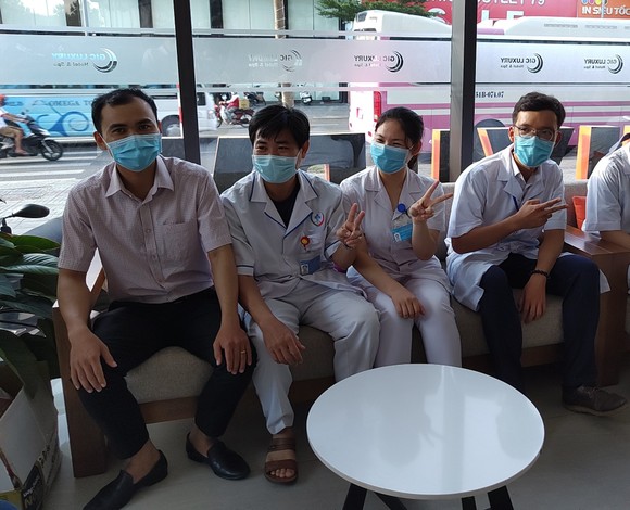 Đoàn y bác sĩ Bình Định ra hỗ trợ Bệnh viện dã chiến Tiên Sơn ảnh 7