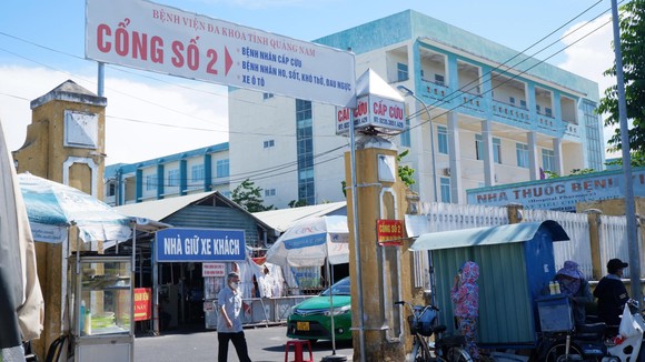 Quảng Nam: Nhóm côn đồ xông vào bệnh viện đánh người nhà bệnh nhân ảnh 1