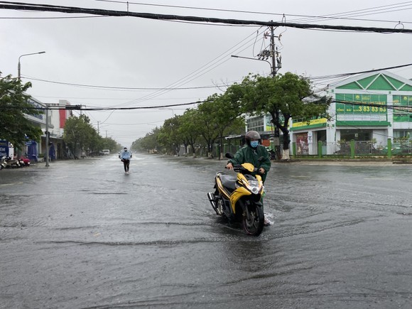 Nhiều nơi tại Quảng Nam bị ngập cục bộ do ảnh hưởng bão số 5 ảnh 3