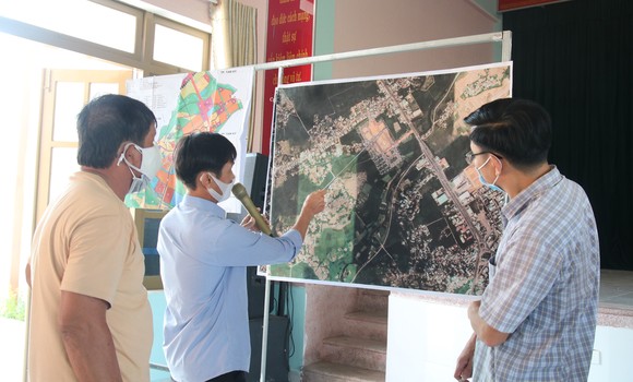 Người dân yêu cầu dừng thi công khu phố chợ Chiên Đàn để khắc phục ngập úng ảnh 2