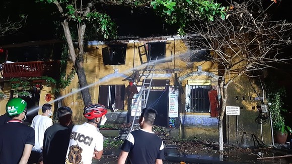 Quảng Nam: Căn nhà cổ ở Hội An bị cháy trong đêm ảnh 1