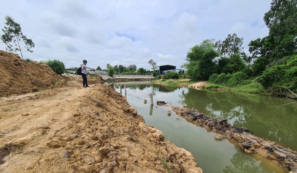 Quảng Nam: Đề nghị xử phạt doanh nghiệp lấn suối, chiếm hàng ngàn mét đất phi nông nghiệp   ảnh 1