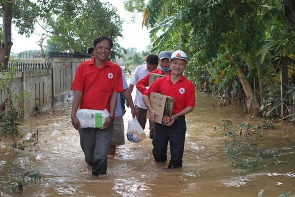 Báo SGGP tiếp tục hỗ trợ người dân vùng lũ Quảng Trị ảnh 2