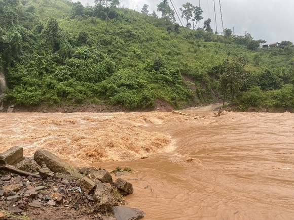 Quảng Trị mưa lớn khiến nhiều khu vực huyện miền núi bị chia cắt ảnh 2
