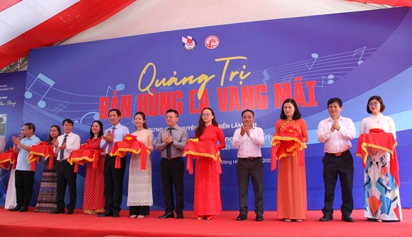 Hội Nhà báo Việt Nam trưng bày chuyên đề, triển lãm ảnh 'Quảng Trị - Bản hùng ca vang mãi' ảnh 1