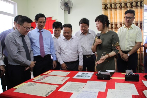Hội Nhà báo Việt Nam trưng bày chuyên đề, triển lãm ảnh 'Quảng Trị - Bản hùng ca vang mãi' ảnh 2
