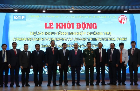 Chủ tịch nước Nguyễn Xuân Phúc dự lễ khởi động dự án Khu công nghiệp Quảng Trị ảnh 1