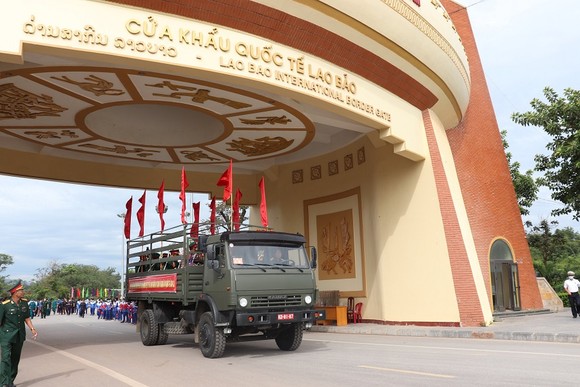 Quảng Trị: Đón nhận 12 hài cốt liệt sĩ hy sinh tại Lào ảnh 6
