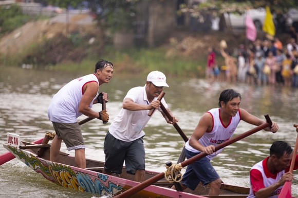 Lễ hội đua thuyền mừng Tết Độc lập ở quê hương Đại tướng Võ Nguyên Giáp ảnh 5