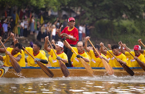 Lễ hội đua thuyền mừng Tết Độc lập ở quê hương Đại tướng Võ Nguyên Giáp ảnh 4