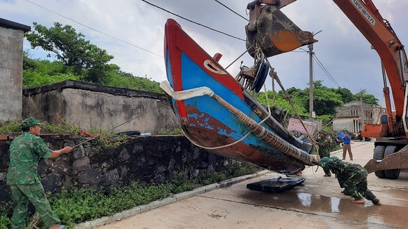Bão số 4 có xu hướng mạnh thêm trong 24 giờ tới ảnh 21
