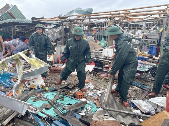 Quảng Trị: Hỗ trợ người dân khắc phục hậu quả lốc xoáy  ảnh 3
