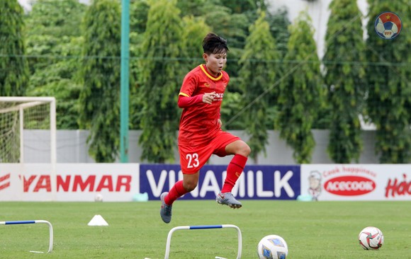 ‘Đàn chị’ chia sẻ bí quyết để có chỗ đứng ở đội tuyển Việt Nam ảnh 1