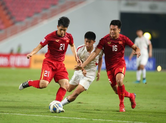 Đội tuyển Việt Nam loại 4 cầu thủ trước khi sang Saudi Arabia ảnh 1