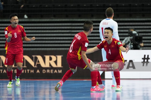 Futsal World Cup 2021: Đội tuyển Việt Nam chiến đấu quả cảm để giành vé vào vòng 1/8 ảnh 3