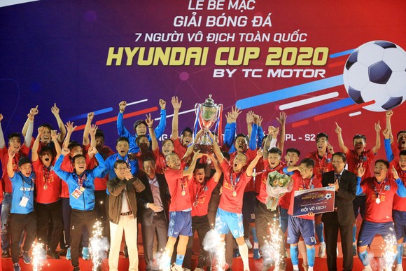 Song Hùng FC - đại diện đến từ TPHCM là nhà vô địch toàn quốc mùa giải 2020. Ảnh: T.L.