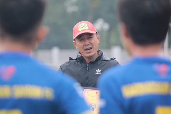 HLV Nguyễn Bảo Trung được chọn dẫn dắt Sahako FC tạm thời. Ảnh: HỮU THÀNH