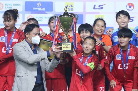 Cơn đau đầu 'dễ chịu' của bóng đá nữ Việt Nam ảnh 2