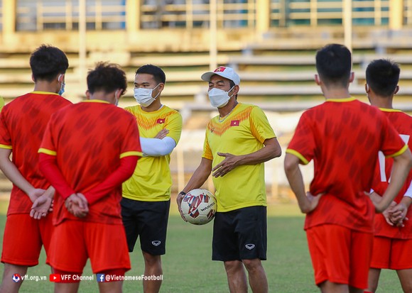 HLV Đinh Thế Nam có đúng 13 cầu thủ dự trận bán kết với Timor Leste