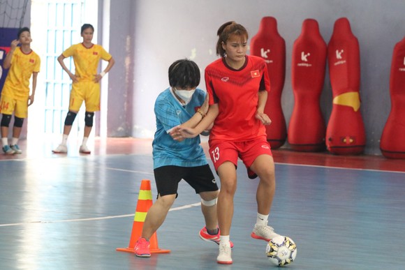 Futsal nữ Việt Nam miệt mài tập luyện hướng đến SEA Games 31 ảnh 5