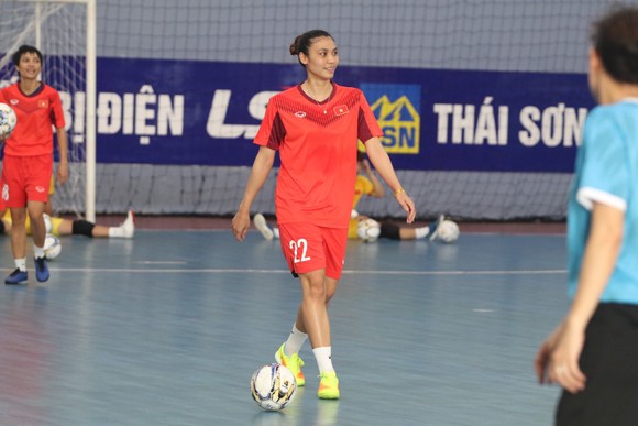Futsal nữ Việt Nam miệt mài tập luyện hướng đến SEA Games 31 ảnh 4