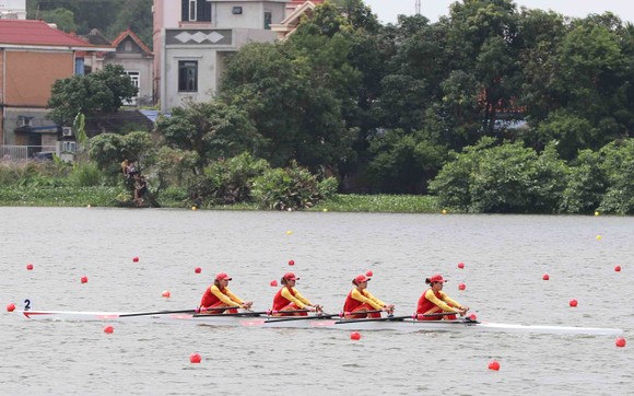 Các nữ tay chèo Rowing Việt Nam "vô đối" ở nội dung vòng loại. ẢNH: THIÊN AN