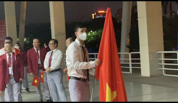 Kình ngư Nguyễn Huy Hoàng: ‘Đêm khai mạc SEA Games 31 thật náo nhiệt’ ảnh 2