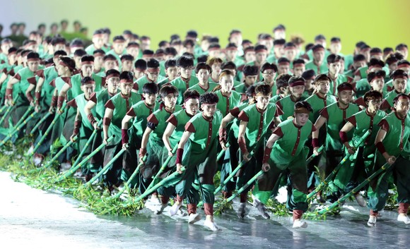 Kình ngư Nguyễn Huy Hoàng: ‘Đêm khai mạc SEA Games 31 thật náo nhiệt’ ảnh 1
