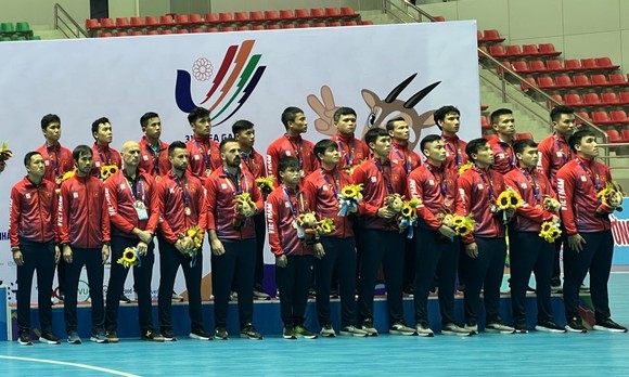 Futsal nam Việt Nam chỉ giành tấm HC đồng SEA Games 31 sau thất bại trước Thái Lan. ẢNH: ĐOÀN NHẬT