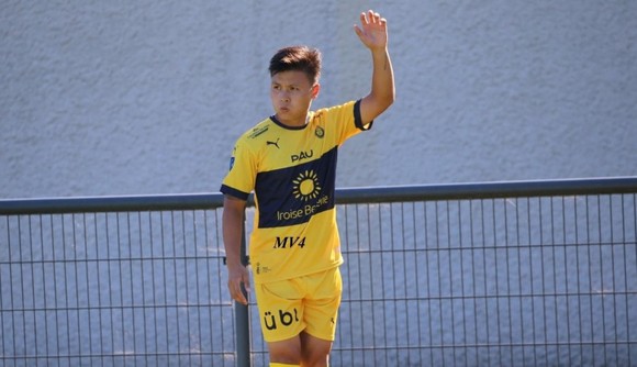 Quang Hải không để lại nhiều dấn ấn trong trận đấu thứ 2 với Pau FC