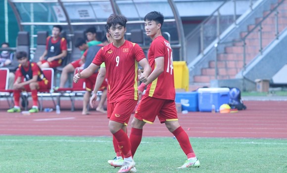 Nhìn các đồng tuế tỏa sáng ở V-League, tiếc cho Quốc Việt ảnh 1