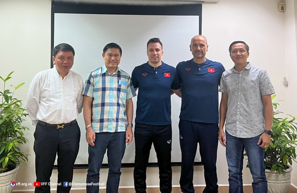 VFF trong buổi làm việc với  tân HLV Giustozzi Diego Raul của đội tuyển futsal Việt Nam mới đây ở TPHCM