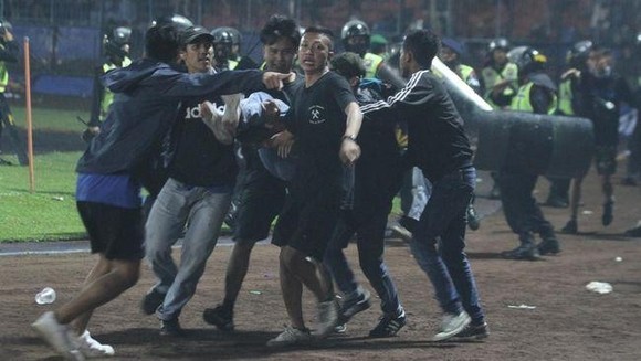 Ban Kỷ luật bóng đá Indonesia: Arema không được đá sân nhà, cấm vĩnh viễn 2 người ảnh 1