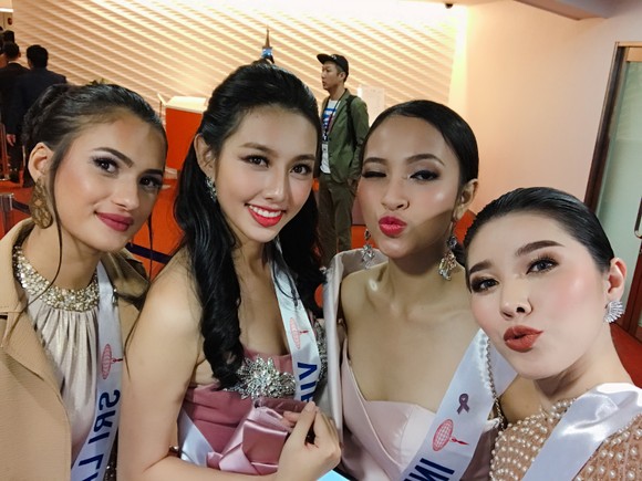Thùy Tiên vào top 10 trang phục dạ hội đẹp nhất đêm khai mạc Miss International 2018 ảnh 1