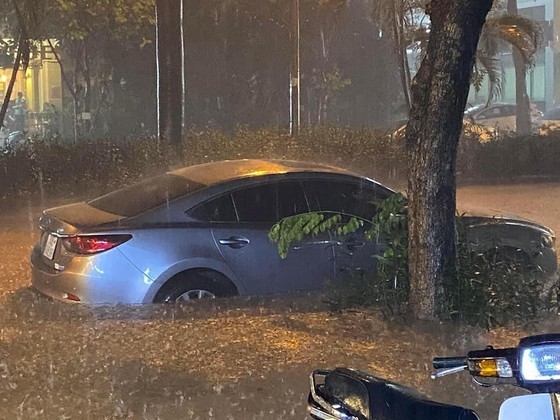 Chậm triển khai các dự án thoát nước, Hà Nội cứ mưa to là… ngập